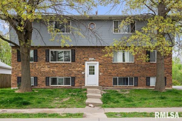 3536 HEATHERTON DR, Davenport, IA 52804