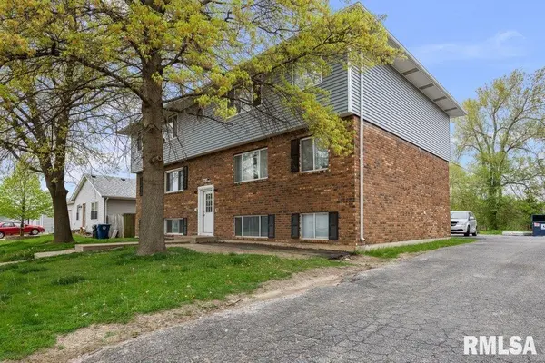 3536 HEATHERTON DR, Davenport, IA 52804