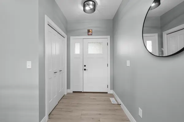 14 Viola DR, Leclaire, IA 52753
