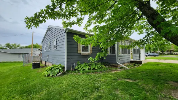 739 Highview DR, Clinton, IA 52732