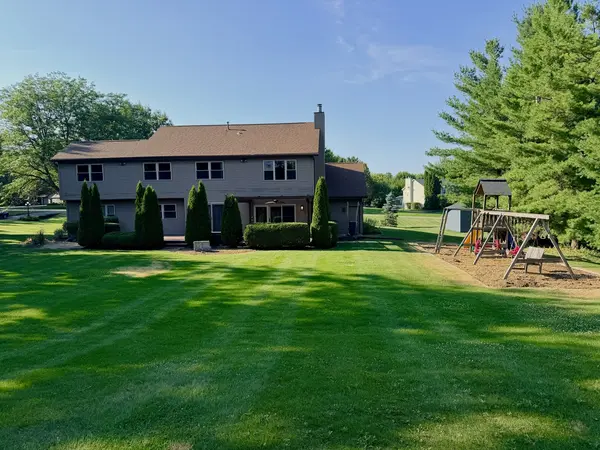 643 Lindgren LN, Belvidere, IL 61008