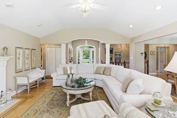 9916 Karnes RD, West Frankfort, IL 62896
