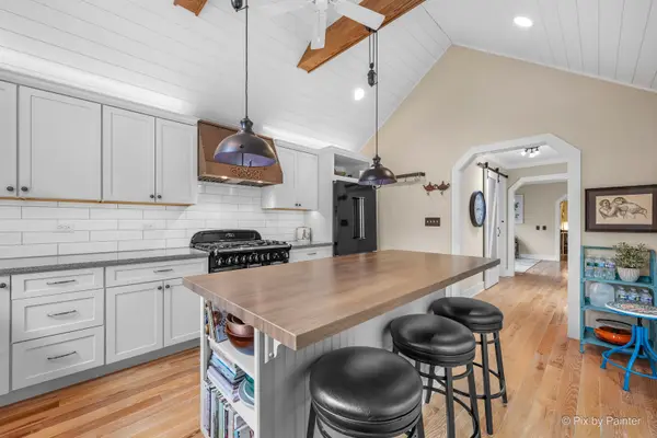 32W235 Army Trail RD, Wayne, IL 60184