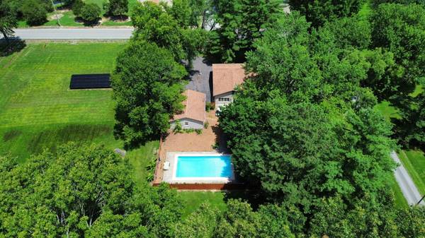 956 Country Club RD, Metropolis, IL 62960