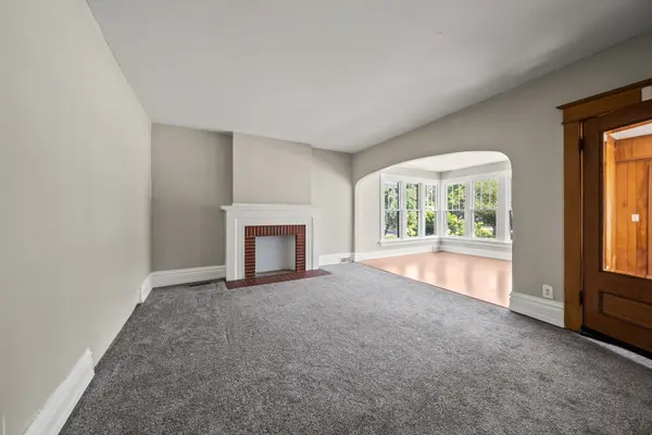108 W Central Park AVE, Davenport, IA 52803