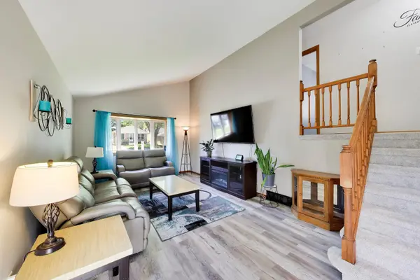 524 Redwing DR, Round Lake Beach, IL 60073