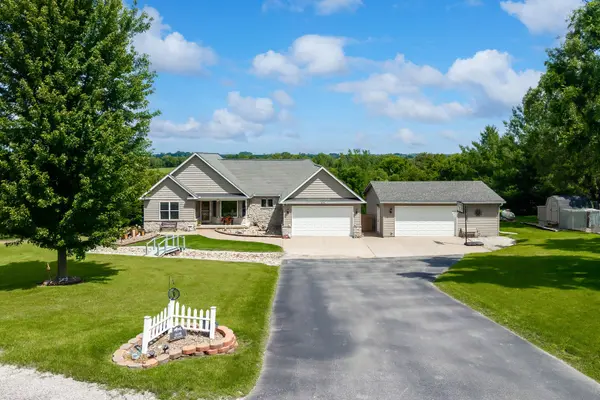 1698 100th AVE, Aledo, IL 61231