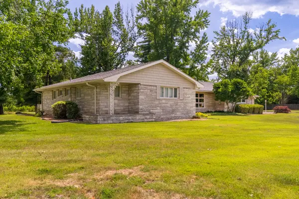 919 W Grand Ave. ST, Carterville, IL 62918