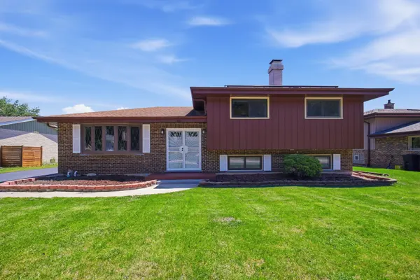191 Montclare LN, Wood Dale, IL 60191