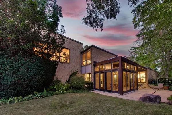 9000 Tripp AVE, Skokie, IL 60076