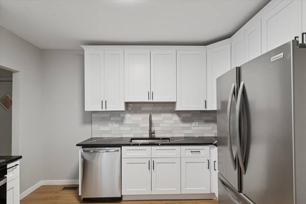 8952 S Aberdeen ST, Chicago, IL 60620