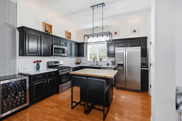 1137 Hawthorne LN, Elk Grove Village, IL 60007