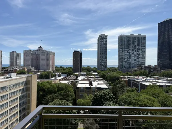 1122 W Catalpa AVE #902, Chicago, IL 60640