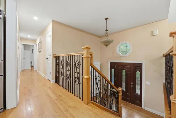 21 Sequoia RD, Hawthorn Woods, IL 60047