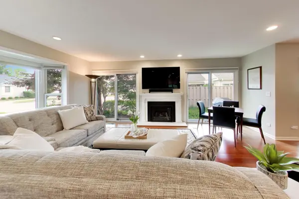 7 The Court Of Hidden Bay, Northbrook, IL 60062