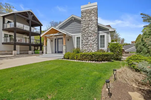10 Liechty DR, Williams Bay, WI 53191
