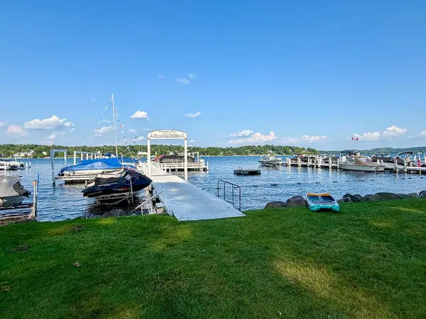 10 Liechty DR, Williams Bay, WI 53191