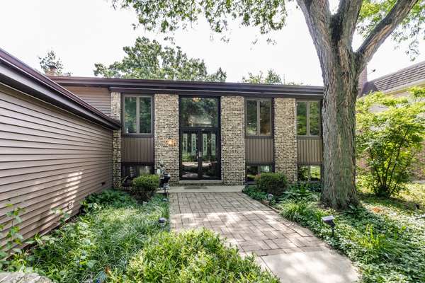 245 Montclare LN, Wood Dale, IL 60191