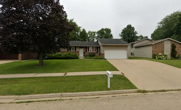 2025 Winchester DR, Freeport, IL 61032