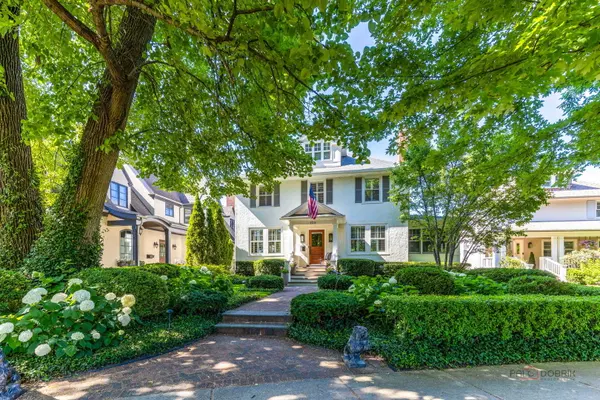 106 E Woodland RD, Lake Forest, IL 60045