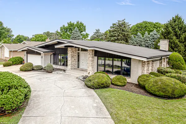 12138 S Cheyenne DR, Palos Heights, IL 60463