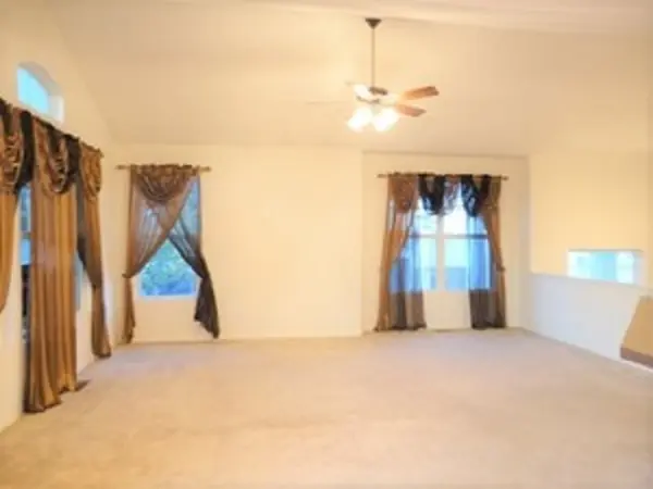 429 Grosvenor LN, Aurora, IL 60504