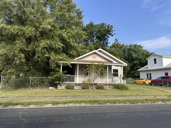 905 N Mcleansboro ST, Benton, IL 62812