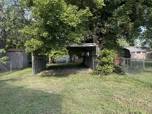 905 N Mcleansboro ST, Benton, IL 62812