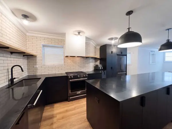 834 W Waveland AVE #GDN, Chicago, IL 60613