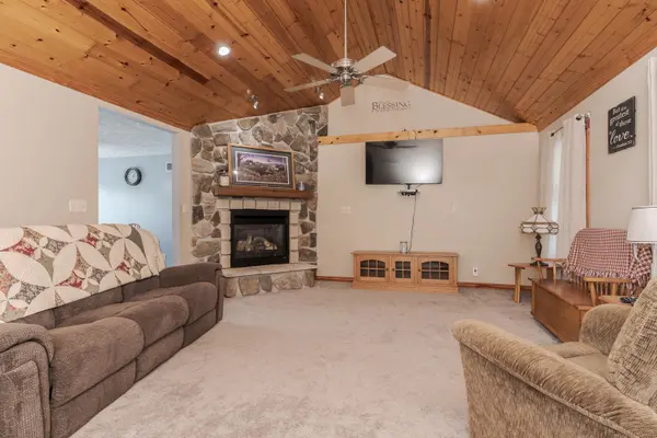 9850 N 300 East RD, Gridley, IL 61744
