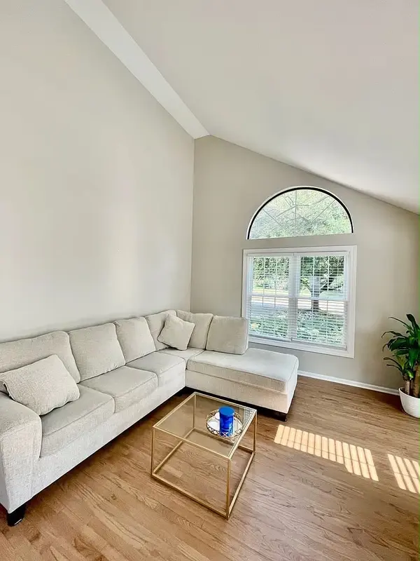 27W220 Chelsea CIR N, Winfield, IL 60190