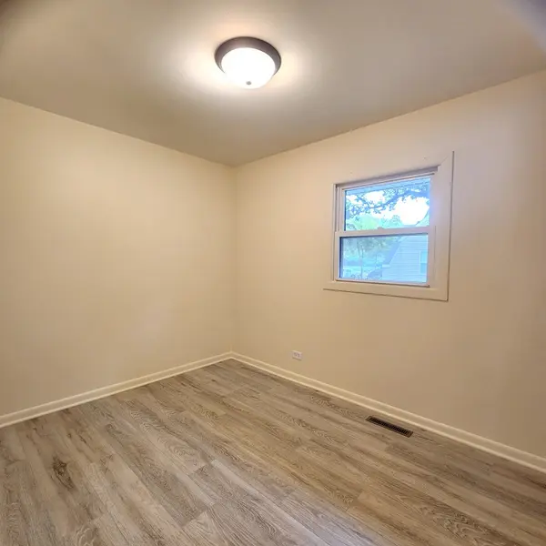 111 WOODLAND DR, Round Lake Beach, IL 60073