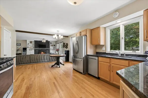 6121 Sands RD, Crystal Lake, IL 60014