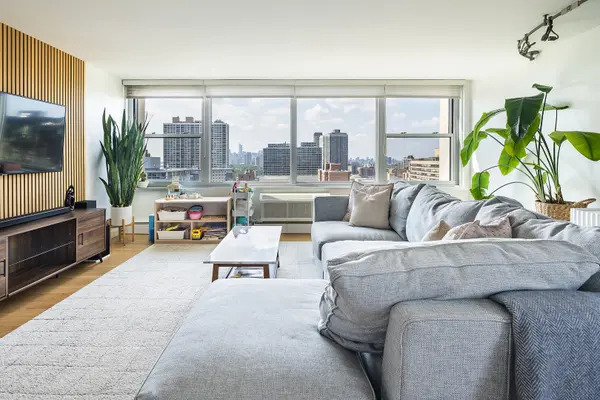 336 W Wellington AVE #2501, Chicago, IL 60657