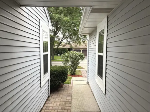515 E Lyon DR E #515, Buffalo Grove, IL 60089