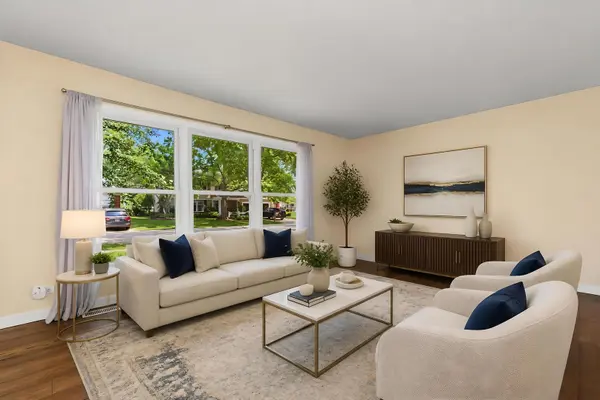 5 Keswick LN, Vernon Hills, IL 60061