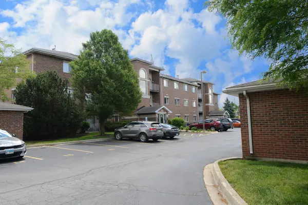 881 N Swift RD #105, Addison, IL 60101