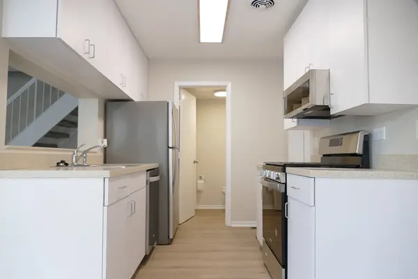 328 Farmingdale CIR, Vernon Hills, IL 60061