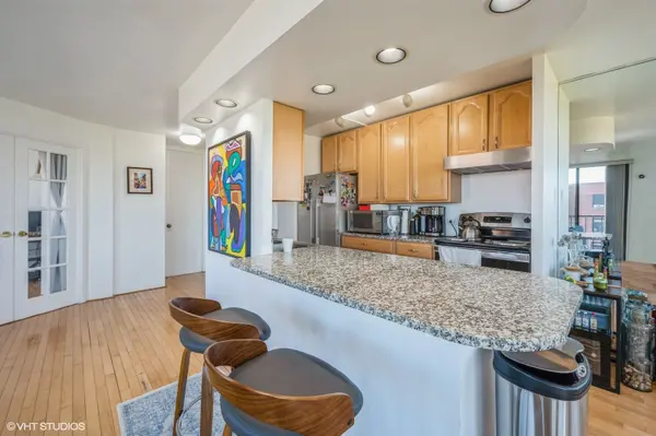 345 W Fullerton Pkwy #801, Chicago, IL 60614