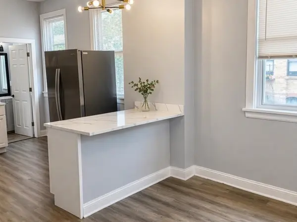 2333 W Ohio ST, Chicago, IL 60612