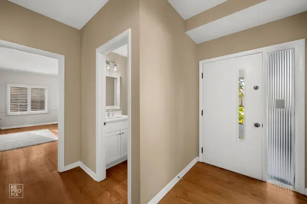 6S575 Bridlespur DR, Naperville, IL 60540