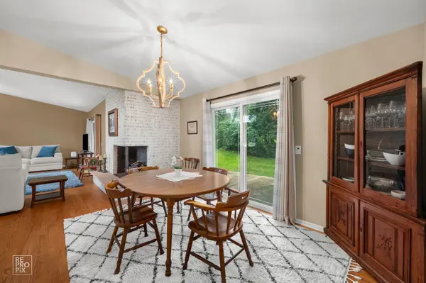 6S575 Bridlespur DR, Naperville, IL 60540