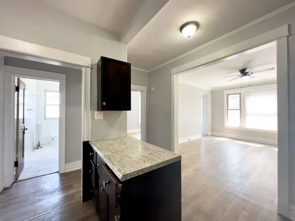 1222 W Rosemont AVE #1, Chicago, IL 60660