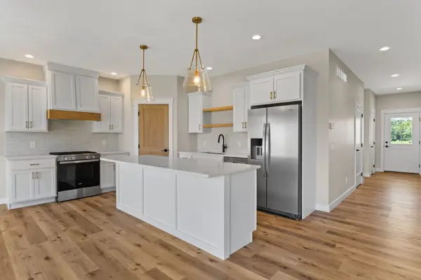 4610 W 12th ST, Davenport, IA 52804