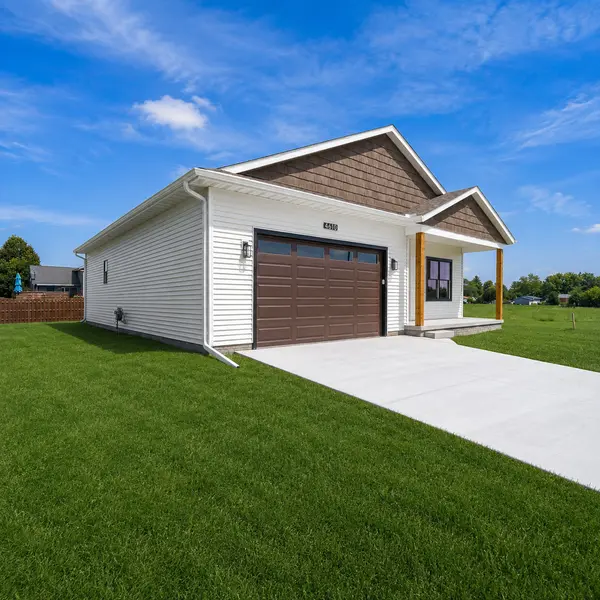 4610 W 12th ST, Davenport, IA 52804