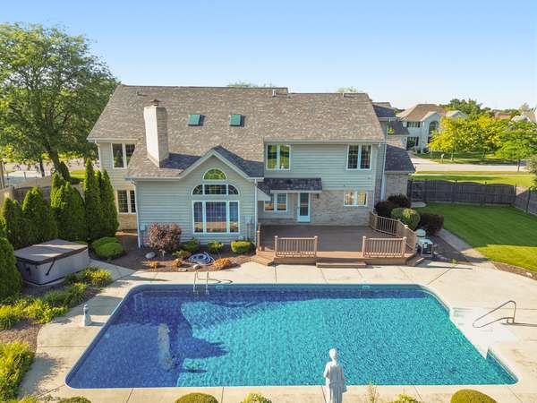 1522 Coventry LN, Munster, IN 46321