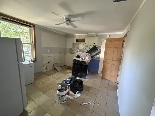 4150 W CARROLL AVE, Chicago, IL 60624