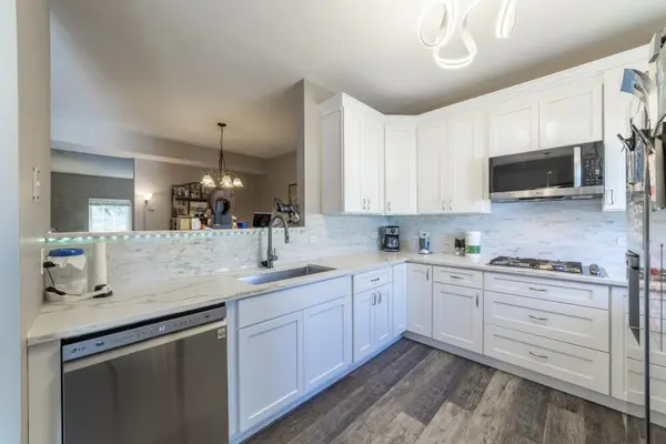 135 Enclave CIR #B, Bolingbrook, IL 60440