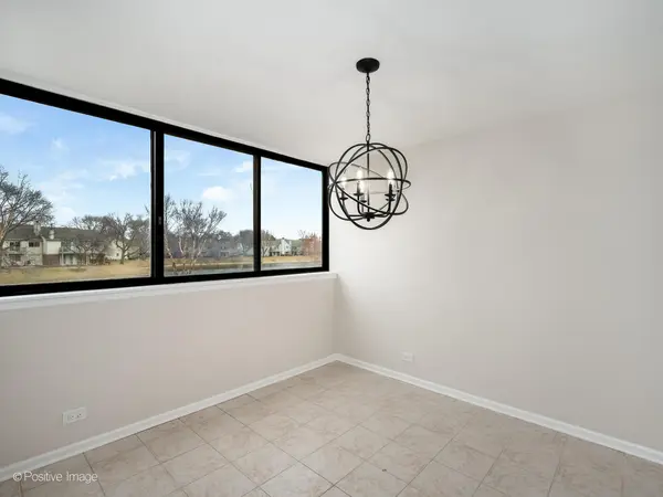 101 Bar Harbour RD #2M, Schaumburg, IL 60193