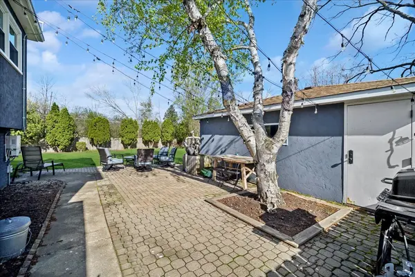 1230 Greenwood CT, Deerfield, IL 60015